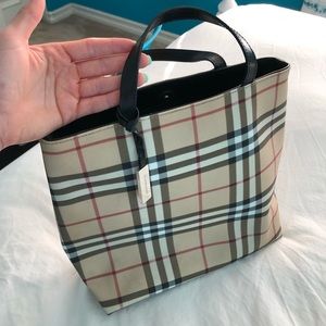 Burberry purse 💞